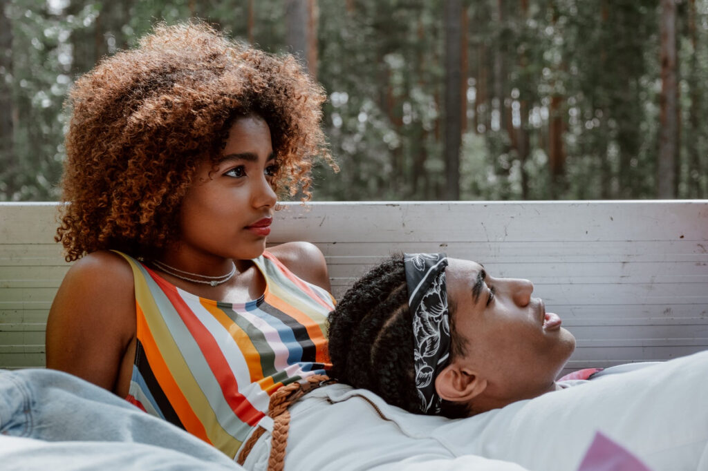 How to tell if a Nigerian girl likes you but won’t say it.