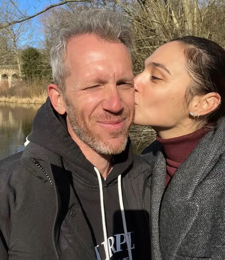 Gal Gadot and her husband Jaron Varsano kissing