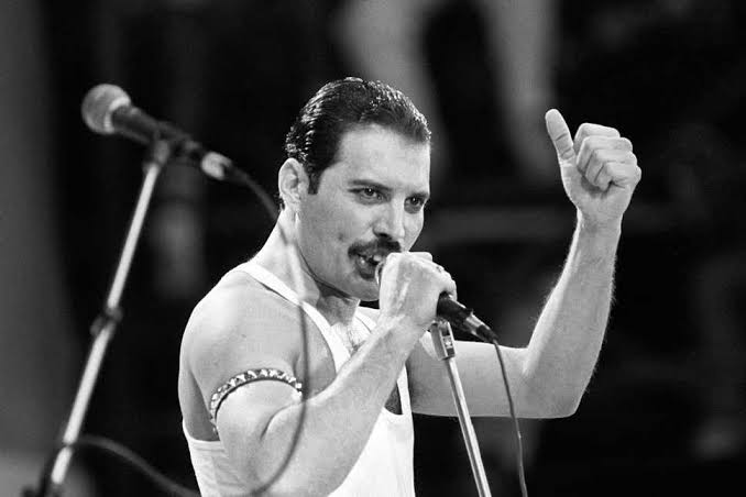 Freddie Mercury Teeth: An Iconic Feature of a Music Legend